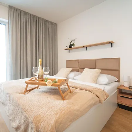 City Relax Apartments With Free Parking, 10 Mins Walk To City Centre Brno Exterior photo