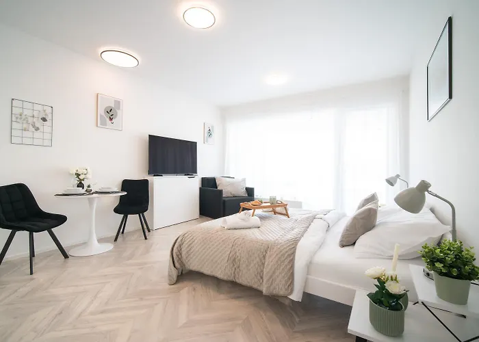 City Relax Apartments With Free Parking, 10 Mins Walk To City Centre
