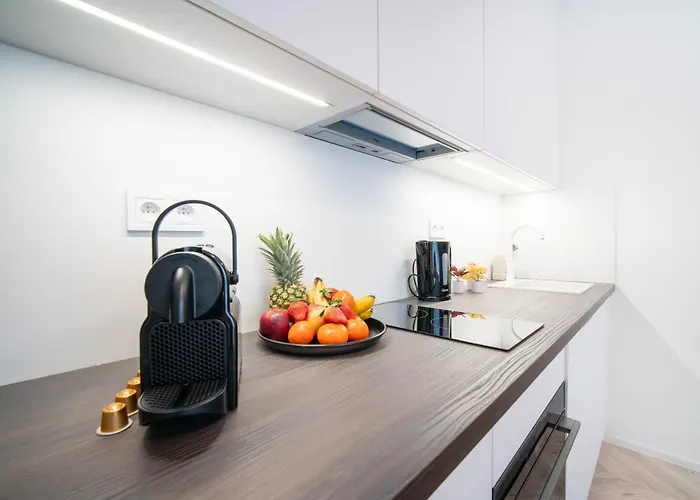 City Relax Apartments With Free Parking, 10 Mins Walk To City Centre