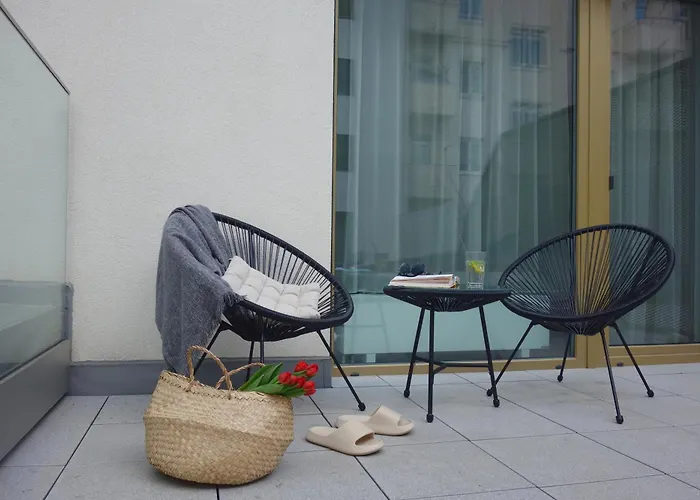 City Relax Apartments With Free Parking, 10 Mins Walk To City Centre