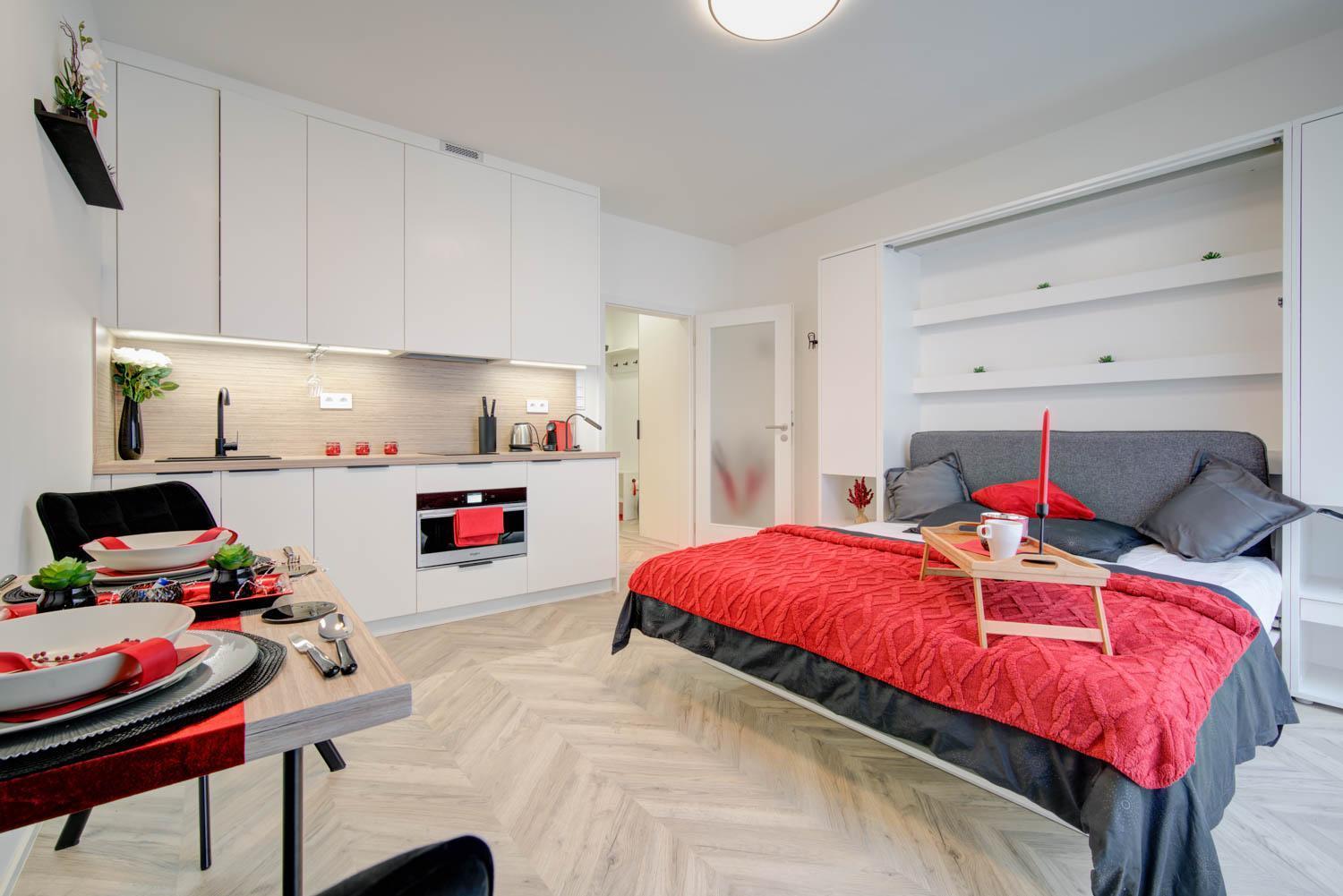 Relax With Free Parking, 10 Mins Walk To Centre