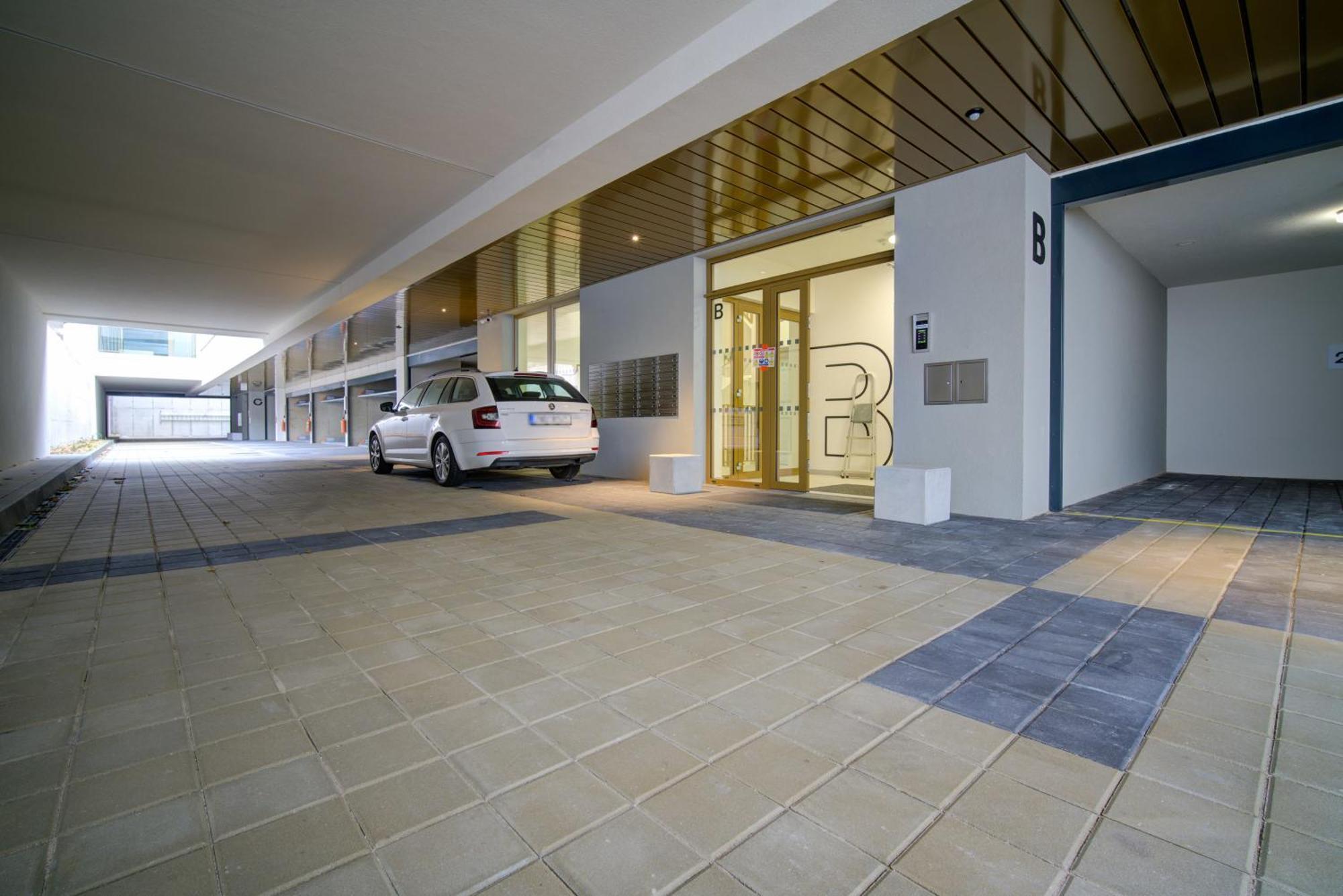 Relax With Free Parking, 10 Mins Walk To Centre