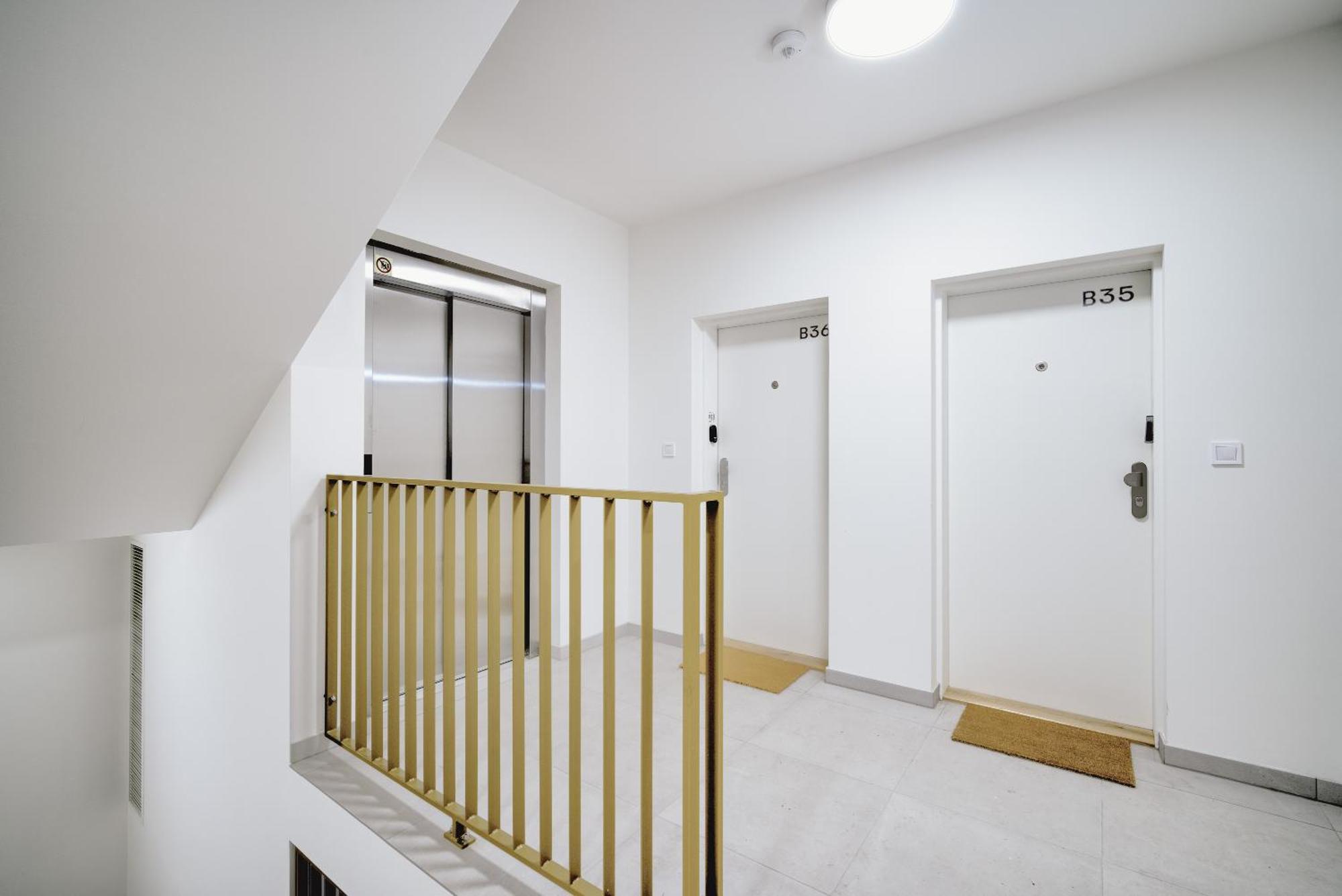 Relax With Free Parking, 10 Mins Walk To Centre *
