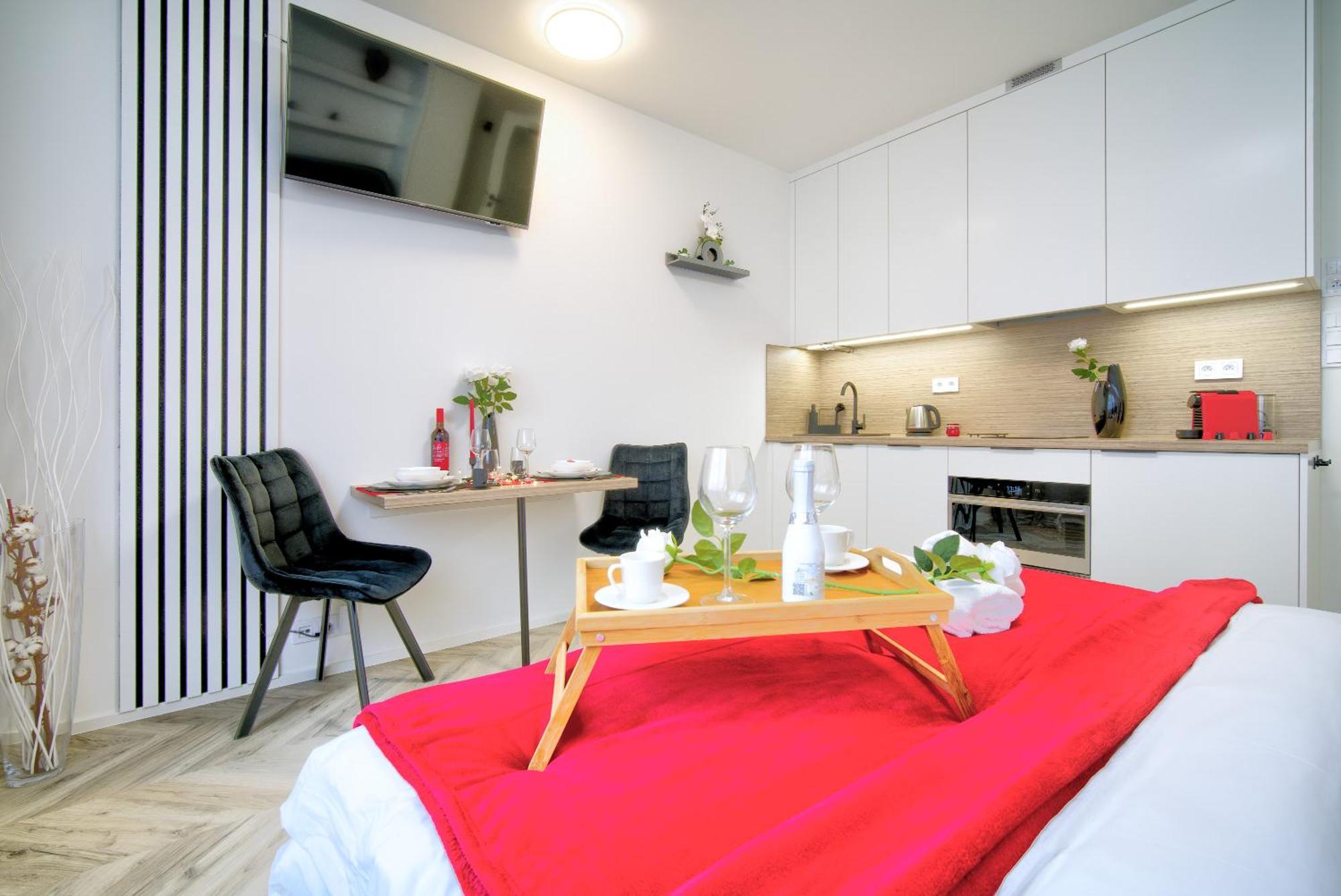 Relax With Free Parking, 10 Mins Walk To Centre *