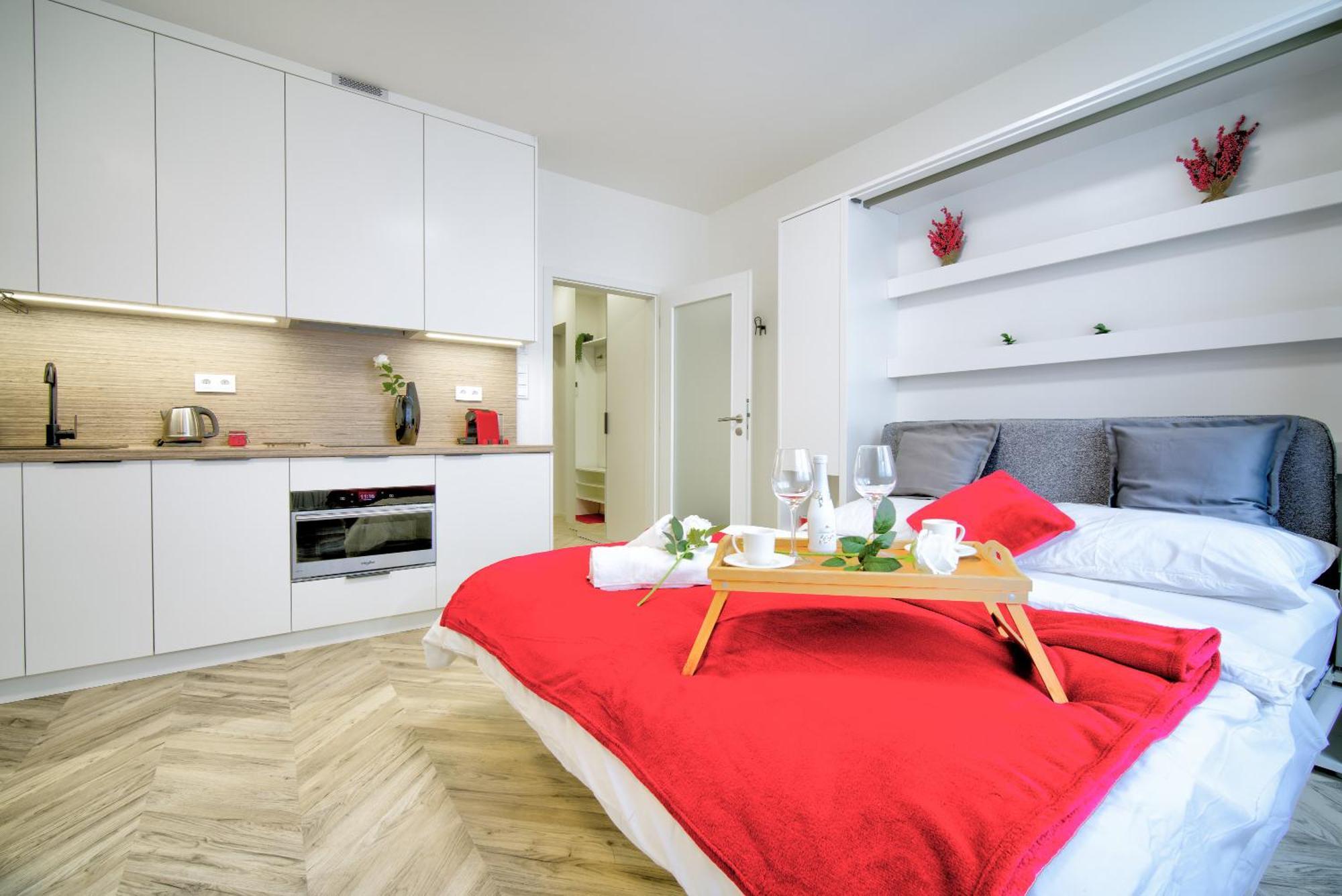 Relax With Free Parking, 10 Mins Walk To Centre Apartment
