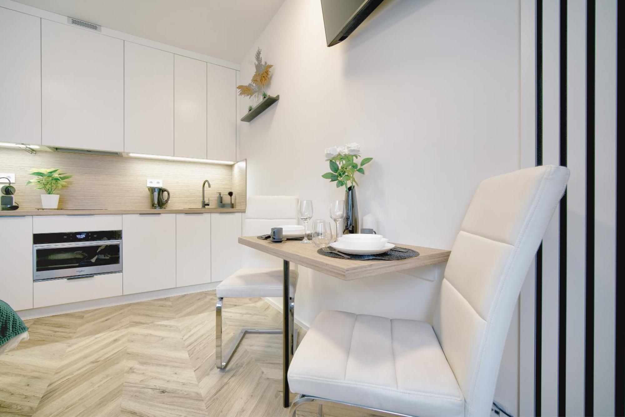 Relax With Free Parking, 10 Mins Walk To Centre