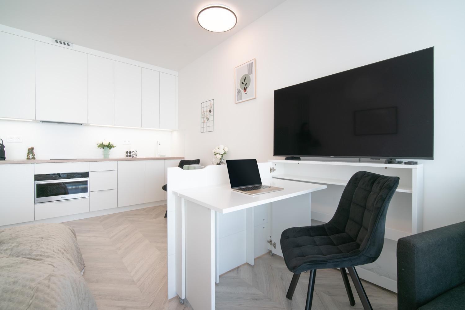 Relax With Free Parking, 10 Mins Walk To Centre *