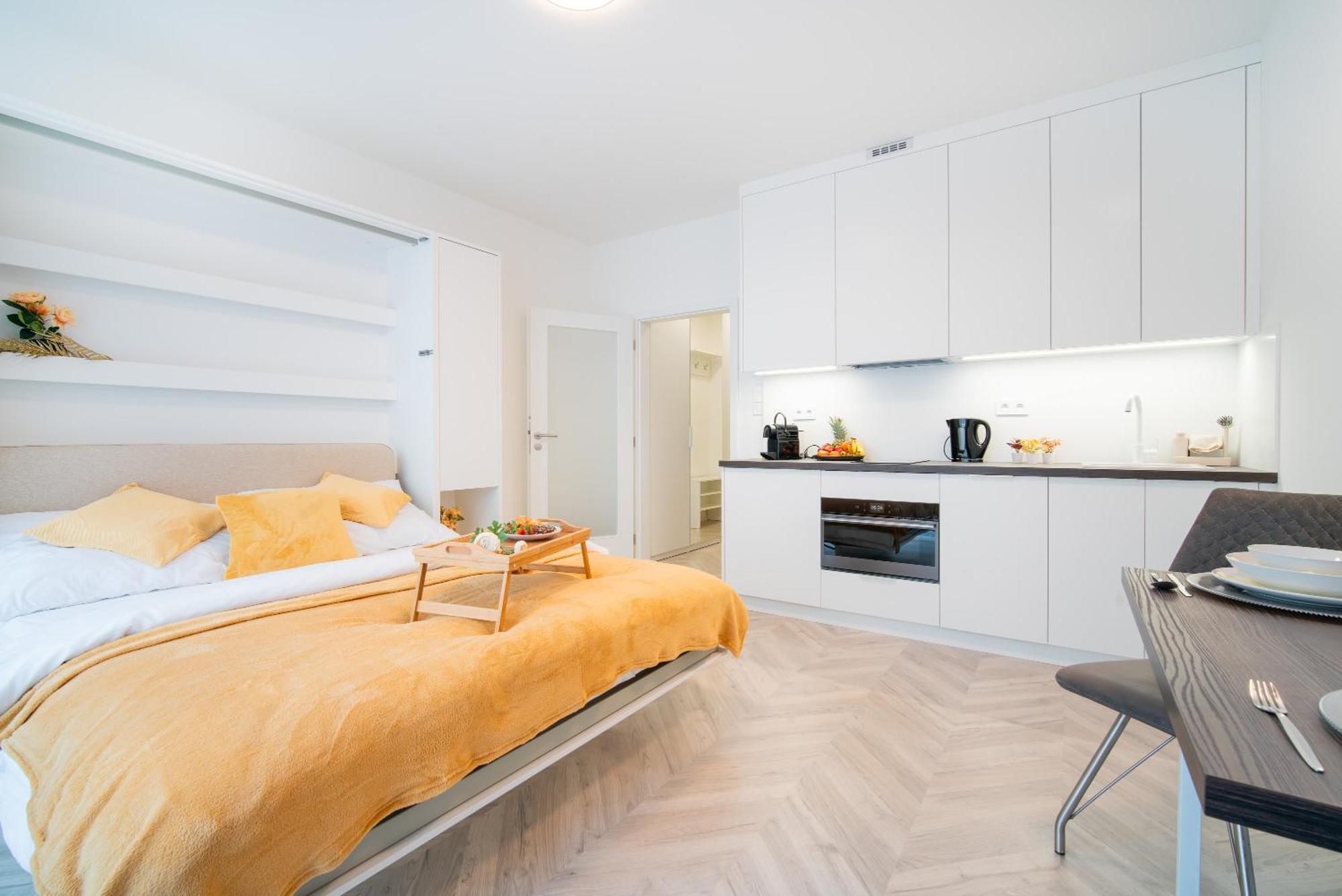 Relax With Free Parking, 10 Mins Walk To Centre Apartment