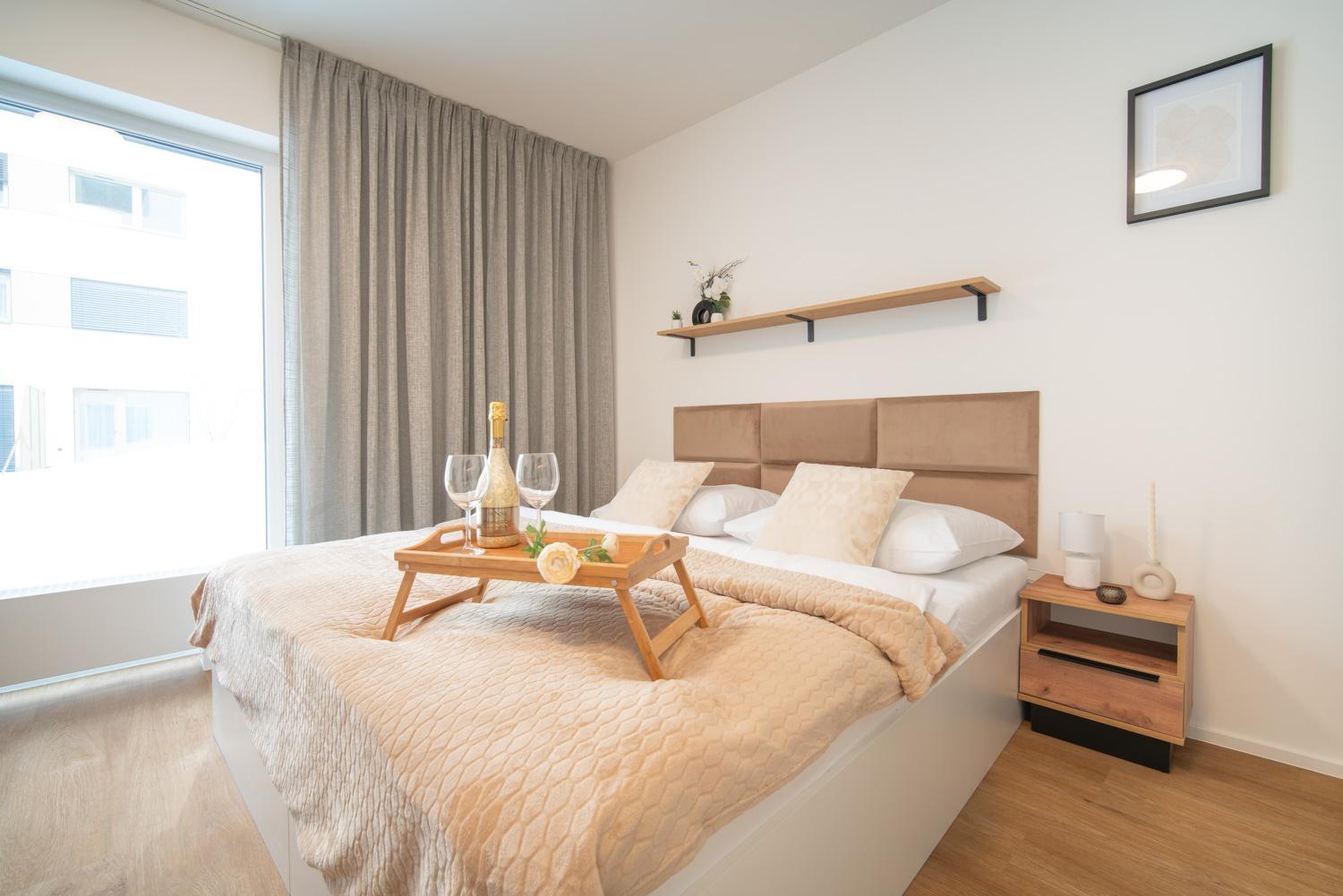 Relax With Free Parking, 10 Mins Walk To Centre